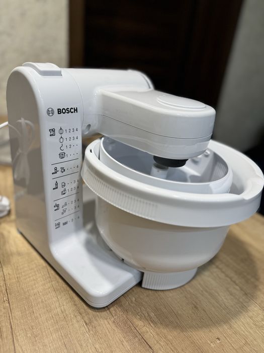 Кухонний комбайн Bosch Mum 4