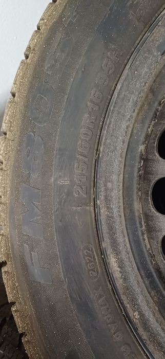 Komplet opon zimowych z felgami 215/60 R16 połowa 22r Firemax