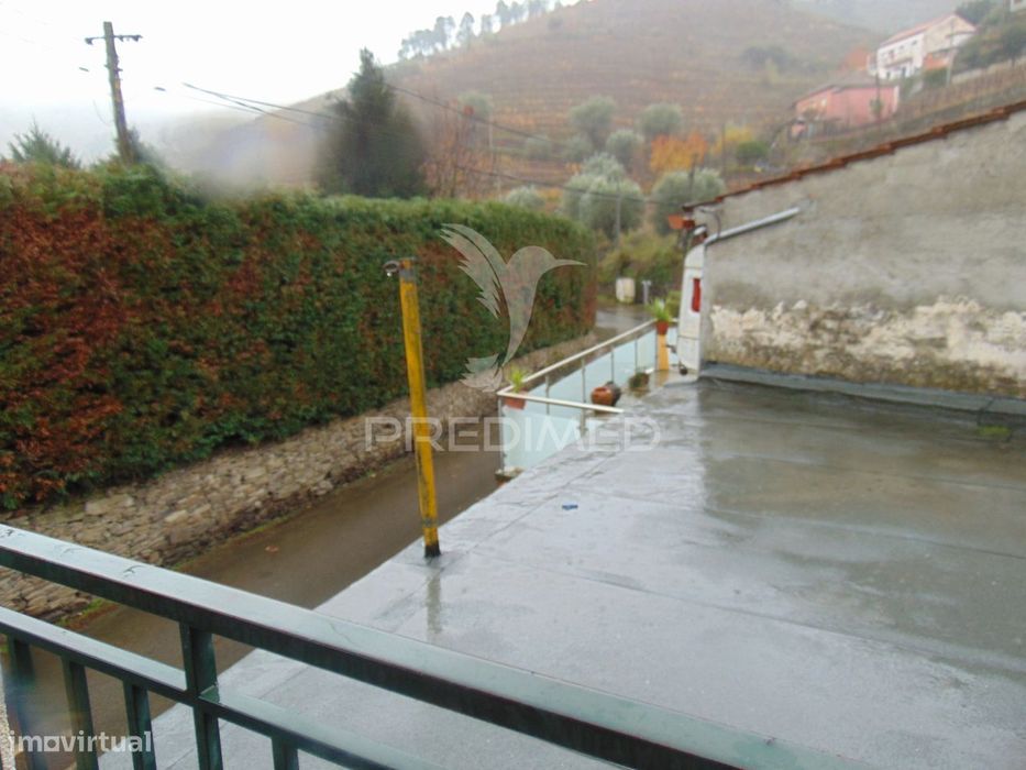 Moradia geminada para restaurar em Vila Real