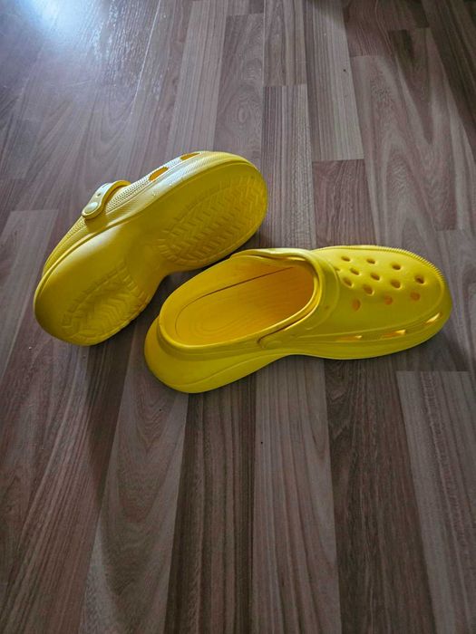 Тапки, шльопанці, крокси, crocs