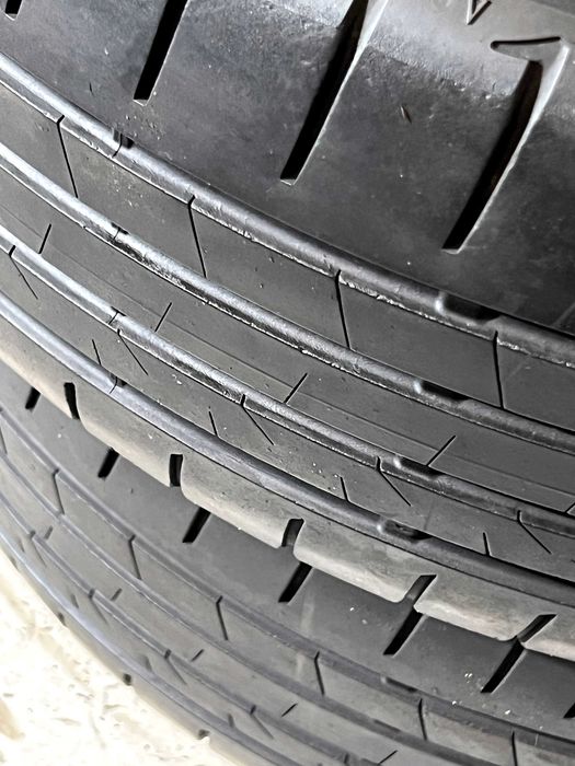 Pneus Bridgestone Alenza 001 - 235/45/20 - Como NOVOS