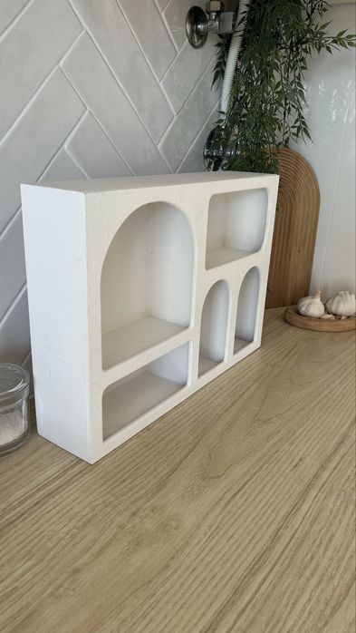 Estante / Nicho Decorativo Branco com Arcos