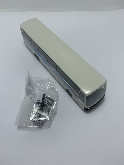 Setra S 215 HD da Herpa escala 1/87