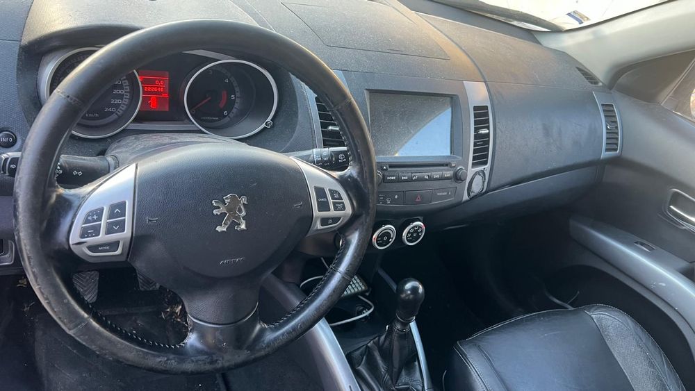 Peugeot 4007 2,2 HDI 4x4 7 lugares ( avariado )
