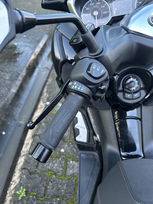 X-MAX 125 IRON MAX // estado Irrepriensivel (ver descriçao)