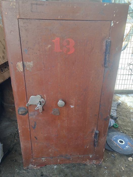 Сейф металлический