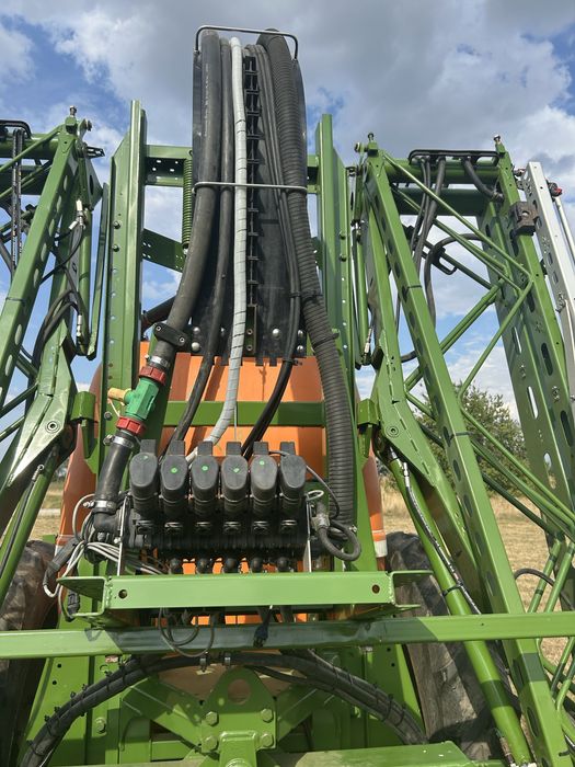 Оприскувач Amazone 3000