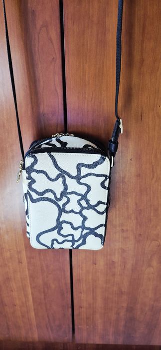 Mala tiracolo em bom estado.