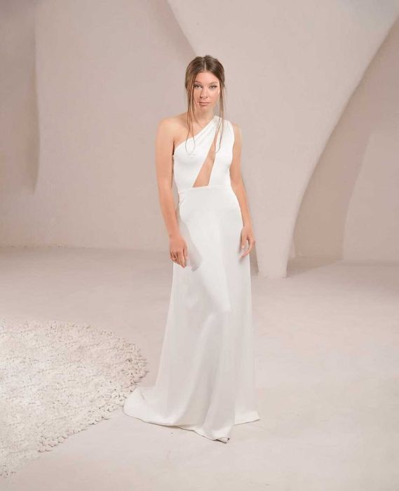 Весільна сукня в стилі мінімалізм