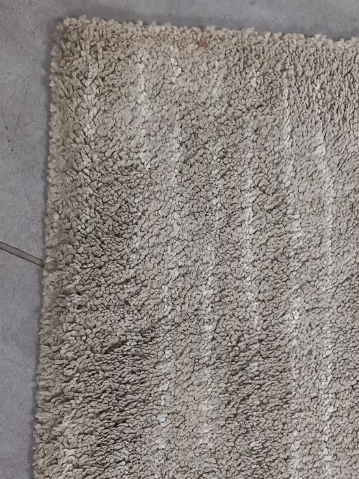 Sprzedam  dywan 225x160 cm.