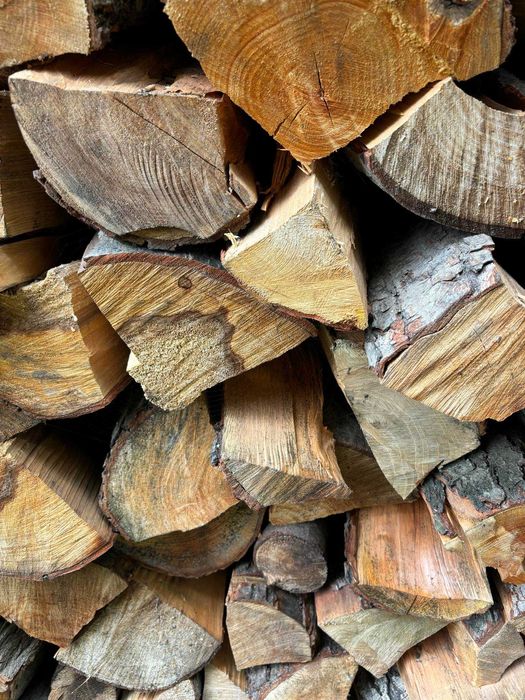Sezonowane drewno kominkowe