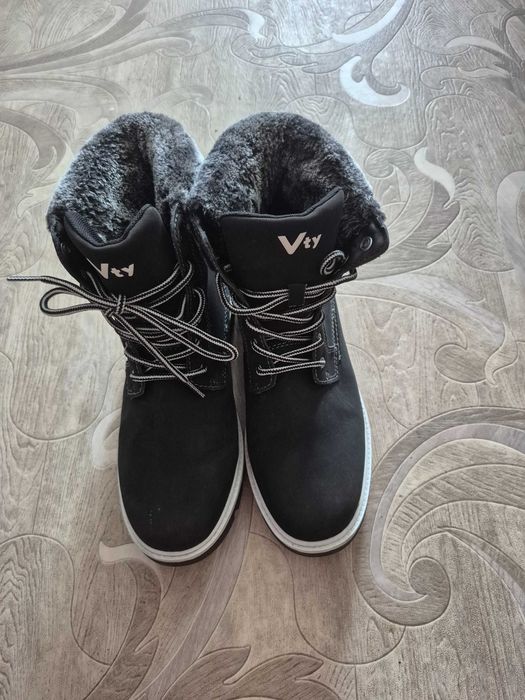 Женские осенние ботинки Vty