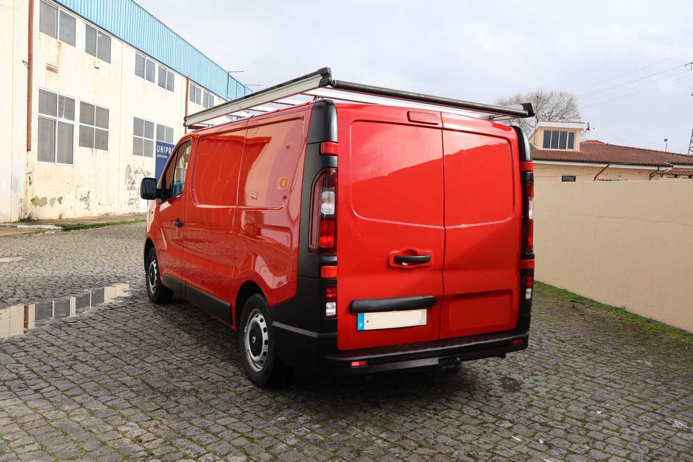 Renault Trafic 3  com barras no tejadilho