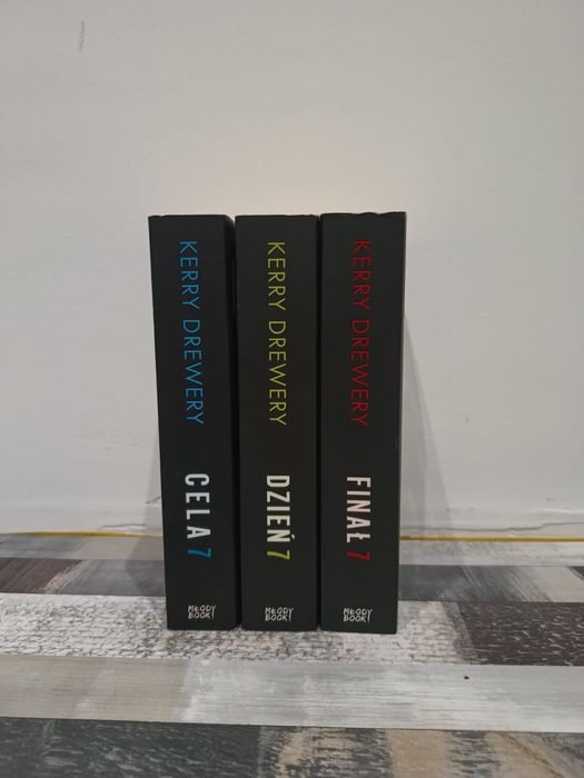 Seria książek ,,Cela 7" Kerry Drewery