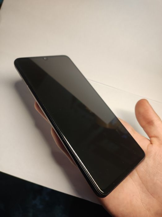 Huawei P30 ELE-L29 - Uszkoszony nie włącza się