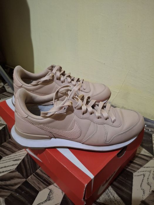 Nike кросовкі оригінал 39 розмір  в гарному