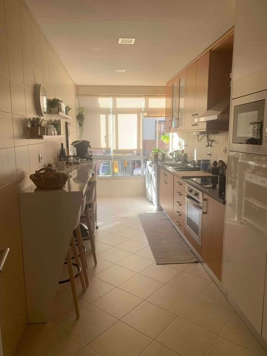 Quarto Individual c/ Varanda - Loures (disponível)