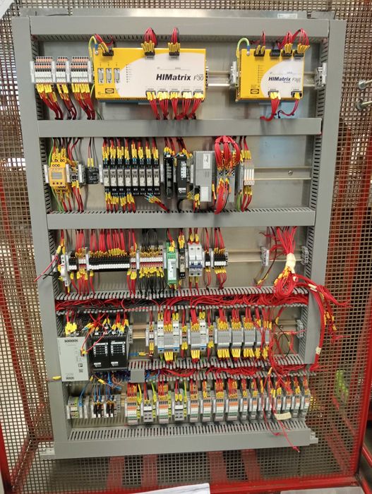 Equipa de Eletricistas no Porto - Manutenção e Reparações".