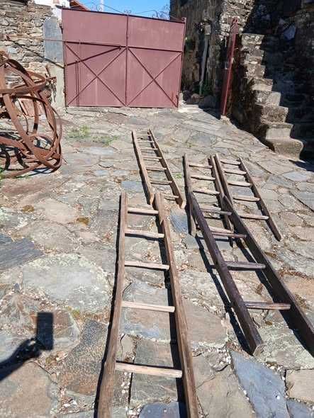 Escadas de madeira antigas