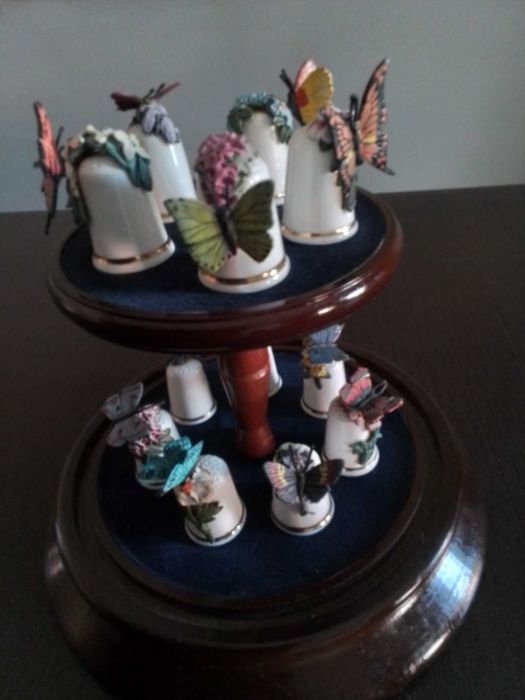 Coleção de dedais com borboletas da PHILAE