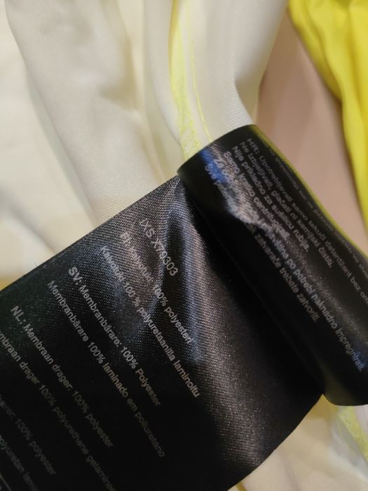 Przeciwdeszczowa kurtka i spodnie motocyklowe firmy IXS