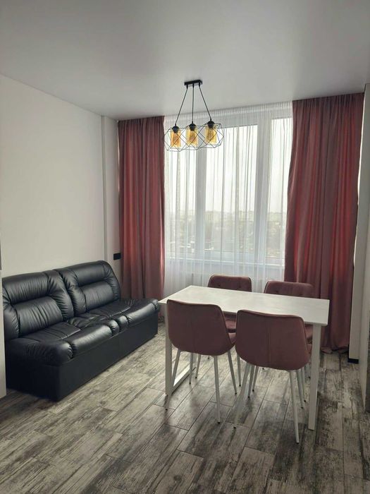 Стильна нова квартира на Митниці