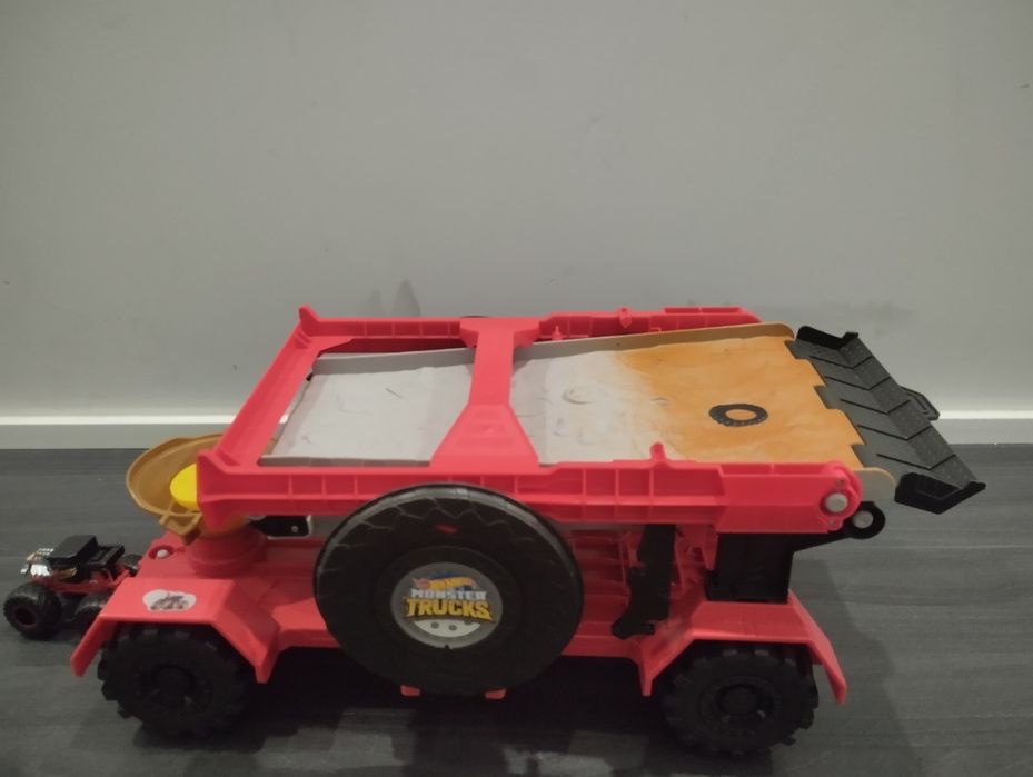 Pista hot Wells/camião Monster Truck