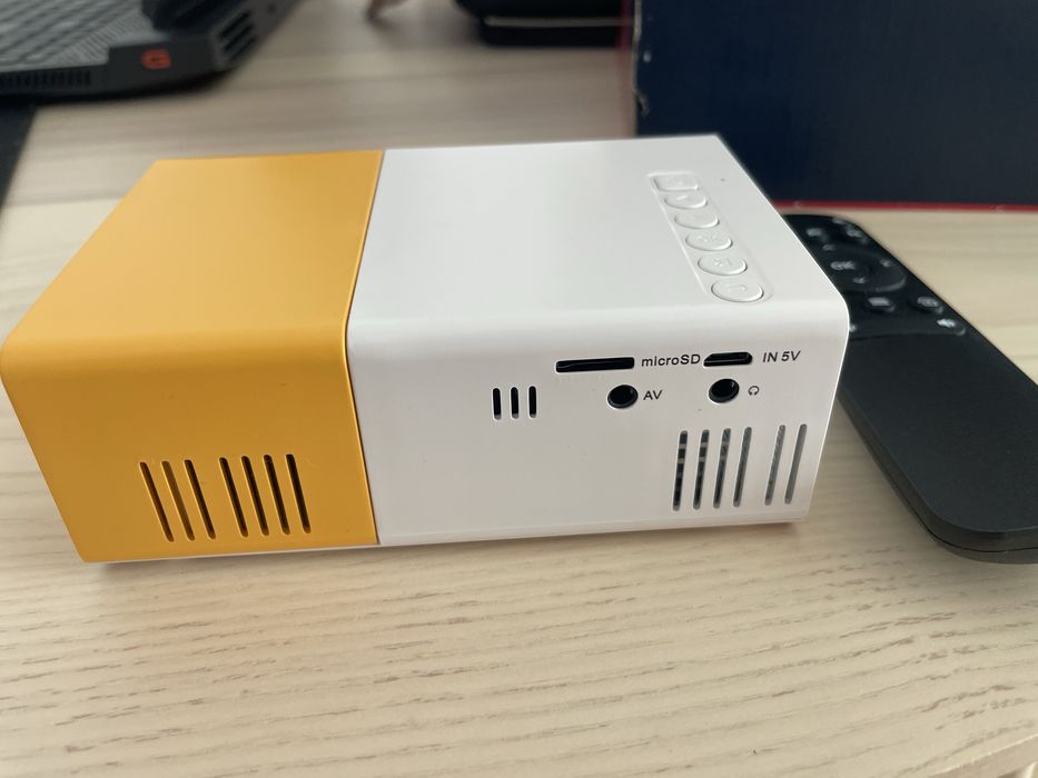Mini projetor nunca usado!