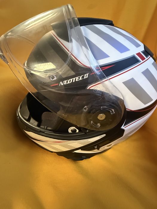 Shoei Neotec2.