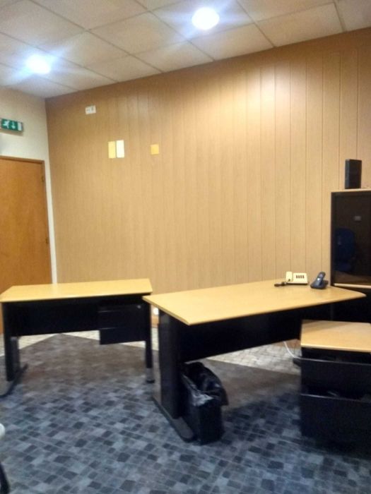 4 pecas Mobiliario de escritorio HANDY +2 cadeiras em excelente estado