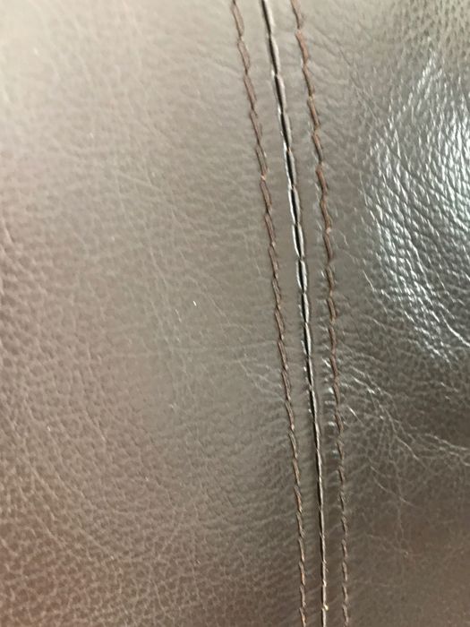 Sofá de canto em pele castanho