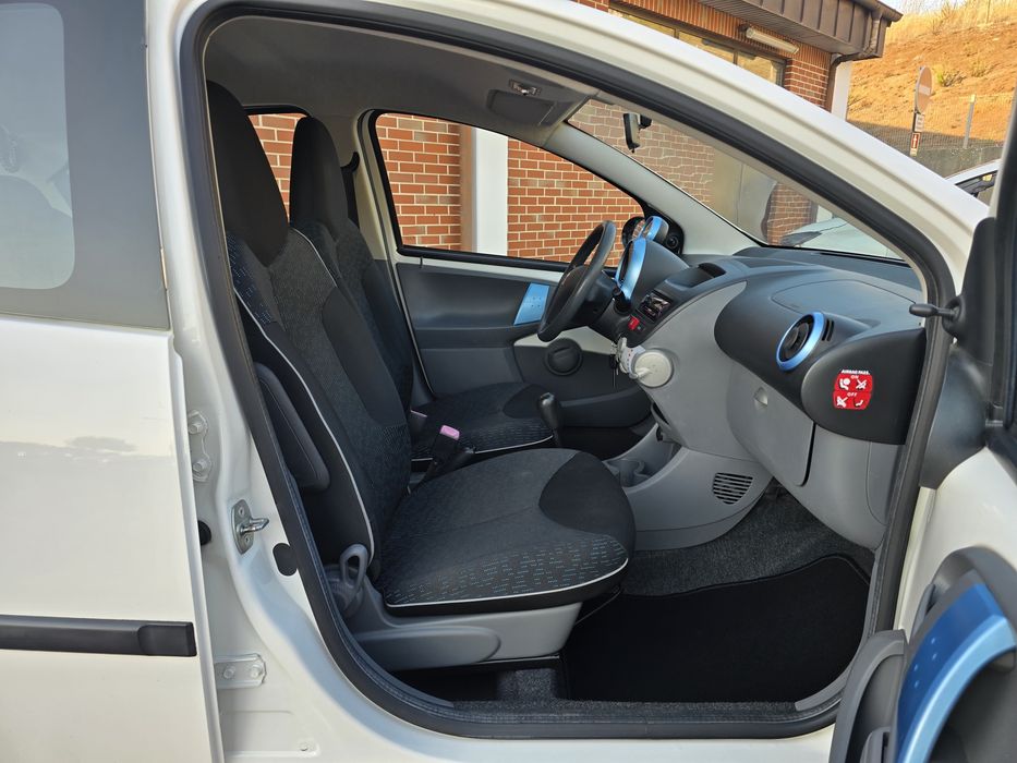 Peugeot 107 1.0 Urban  |  AR CONDICIONADO