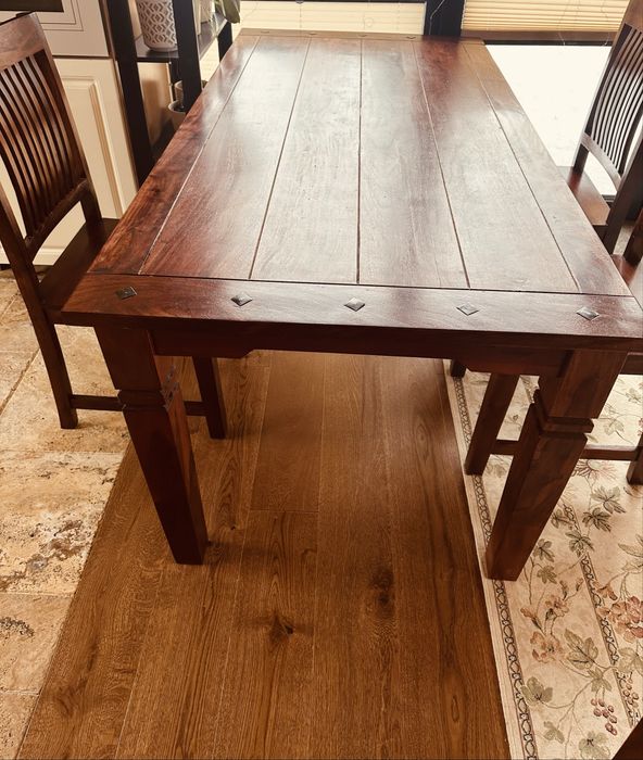 Stół drewniany i 4 krzesła