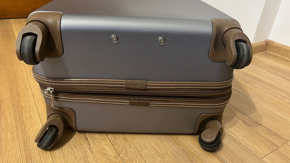 Walizka na kółkach Tommy Hilfiger