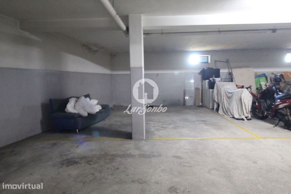 Apartamento T2, situado em Arcozelo, a 4km da Praia