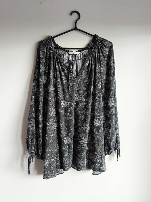 Piękna, luźna bluzka marki TU Woman w rozmiarze 6XL/52. 100% wiskoza