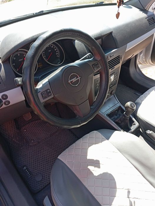 Опель Астра Н універсал 2005