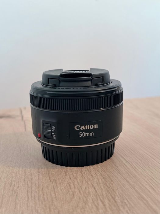 Canon EOS 250D.