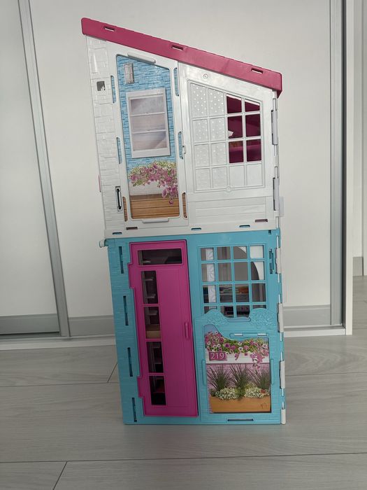 Domek Barbie Malibu z akcesoriami, lalkami plus pudełko