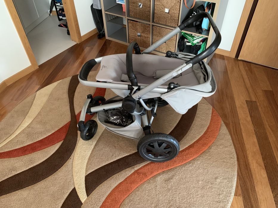 Carrinho Quinny Buzz Xtra + Ovo Cybex + Base Isofix