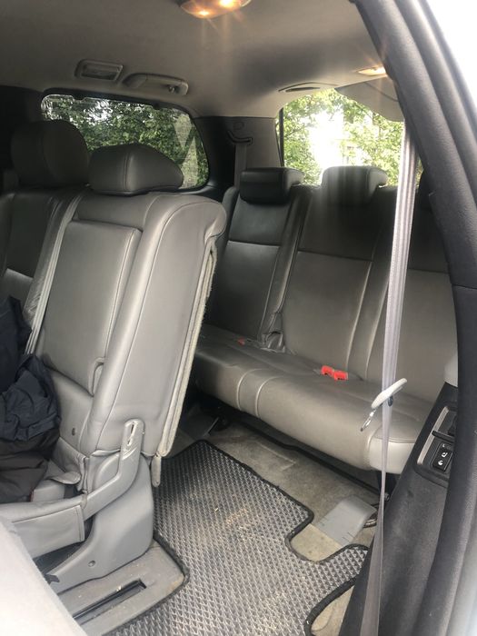 Продам Toyota Sequoia
