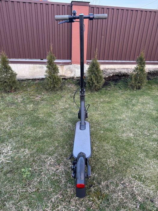 Електросамокат Xiaomi Mi Electric Scooter Essential
