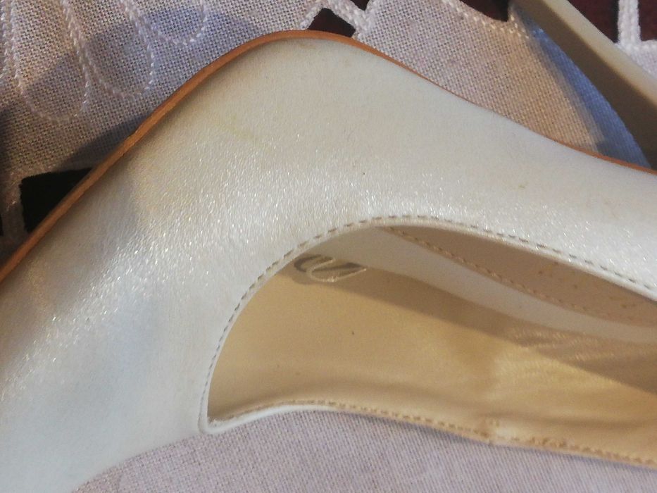 Buty czółenka rozmiar 35 kolor kremowo-perłowy