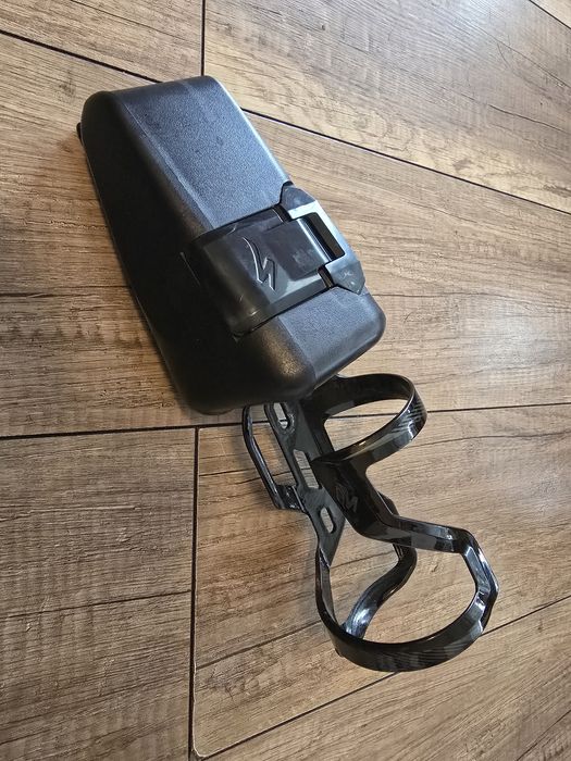 Specialized koszyk na bidon plus box