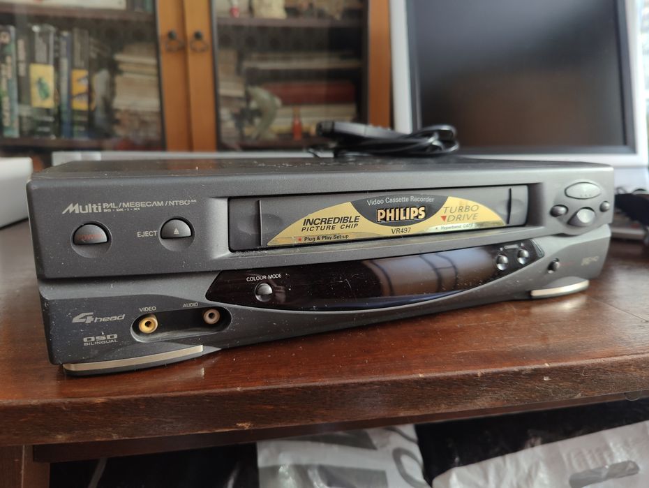 Відеокасетний програвач Philips