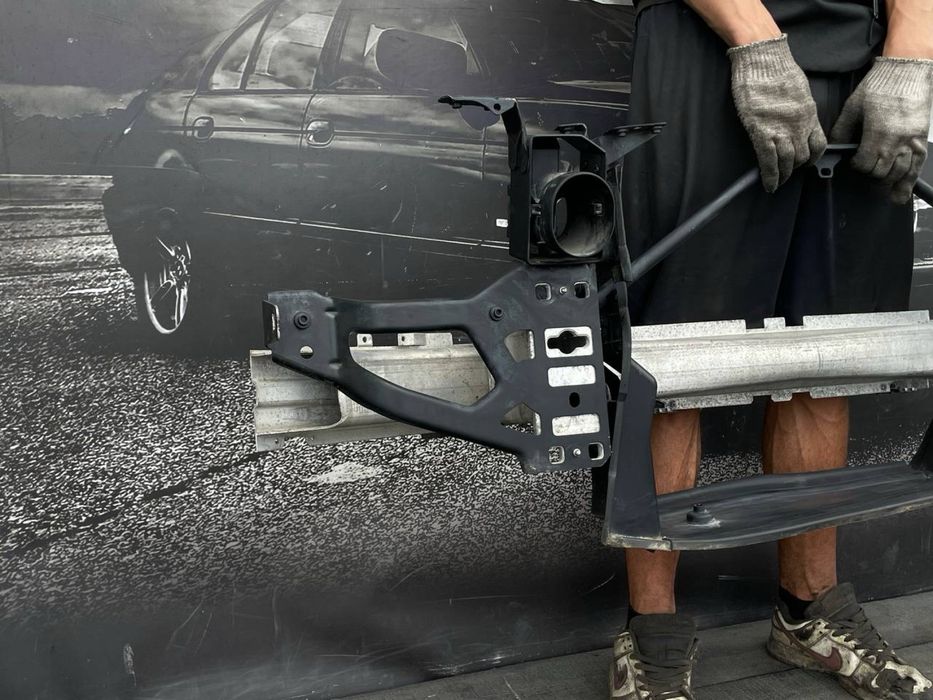 Підсилювач Бамперу BMW  E60 E61 В зборі Рест/Дорест Усилитель Бампера В зборе