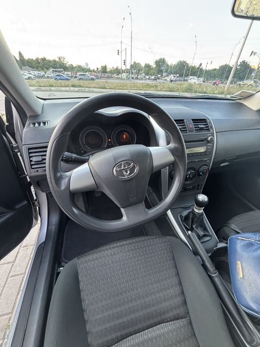 Тойота Королла    TOYOTA COROLLA
