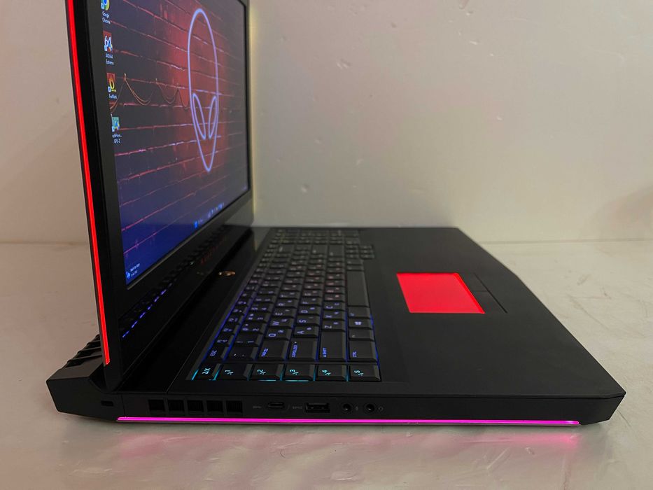 ЗСУ знижка!!  17.3" Экран/ DELL Alienware 17 R4 / Intel Core i7 / Видео GTX 1070  (8 ГБ)  СТАЛКЕР 2