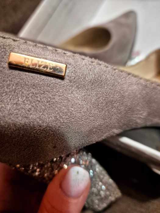 Szpilki  na brokatoqym  slupku ,karnawalowe