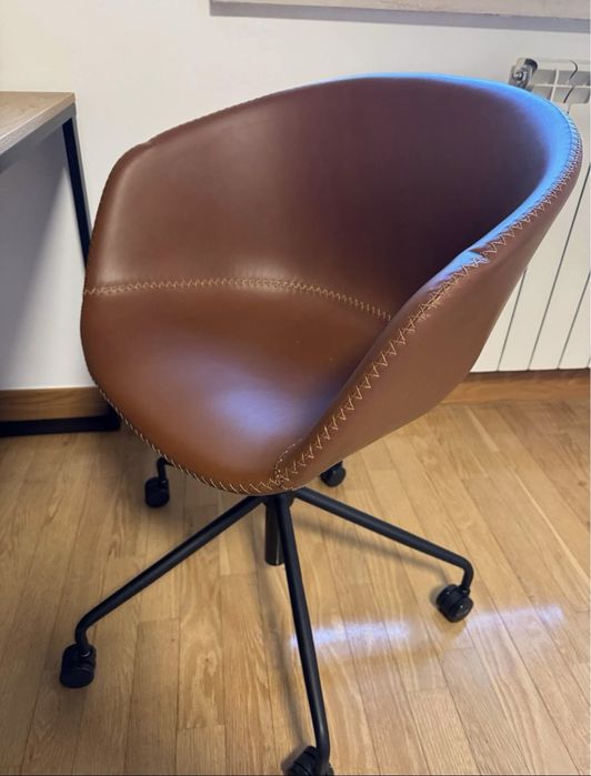 Cadeira de escritorio em pele
